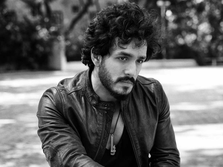 Agent : అక్కినేని ఫ్యాన్స్ కు నిర్మాత సారీ !!