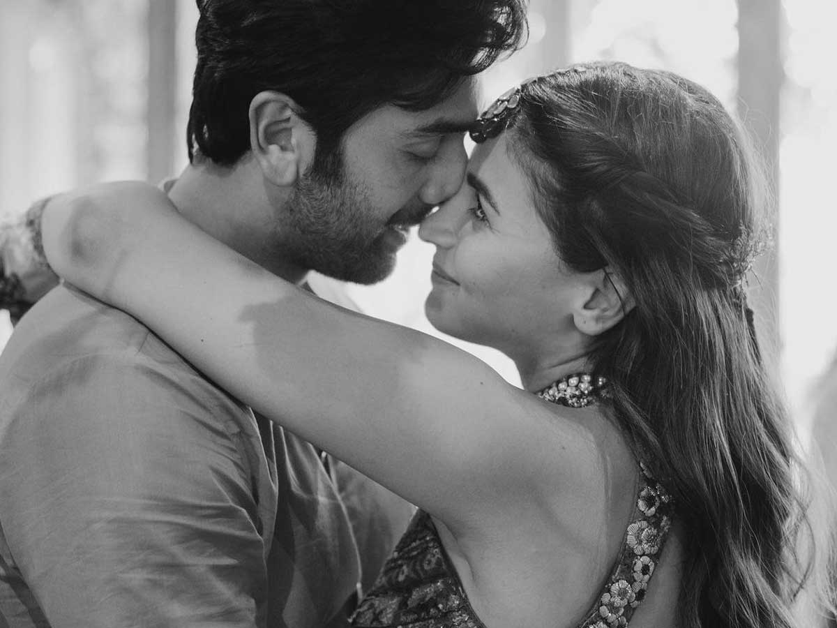 Ranbir Kapoor-Alia Bhatt : కొత్త జంట మెహందీ వేడుక పిక్స్ వైరల్