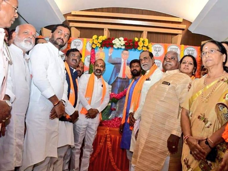 BJP Laxman : భారత ప్రజలను, అంబేద్కర్‌ను కేసీఆర్‌ అవమానించారు