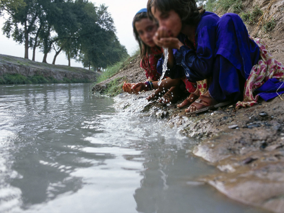 Contaminated Water : డేంజర్‌ బెల్స్ మోగిస్తున్న మాదాపూర్ వడ్డెర కాలనీ