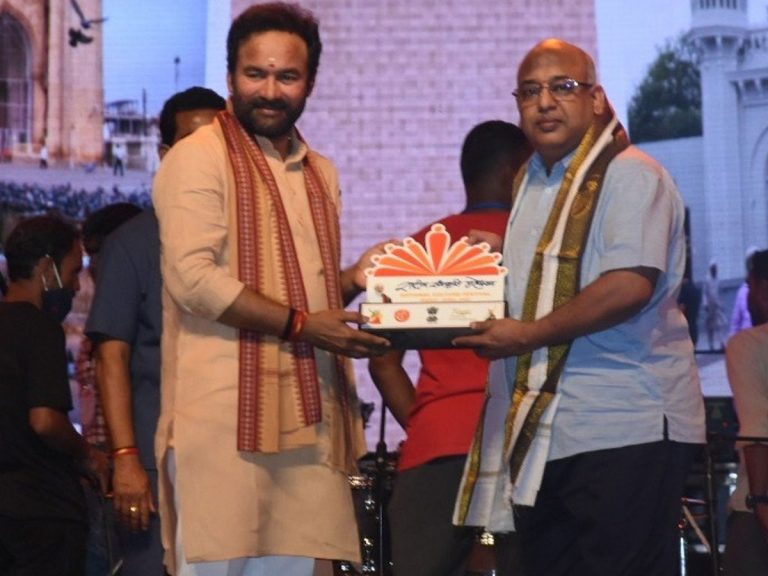 Hyderabad: డాక్టర్‌ టి.దశరథరామారెడ్డికి కేంద్రమంత్రి కిషన్‌రెడ్డి సత్కారం