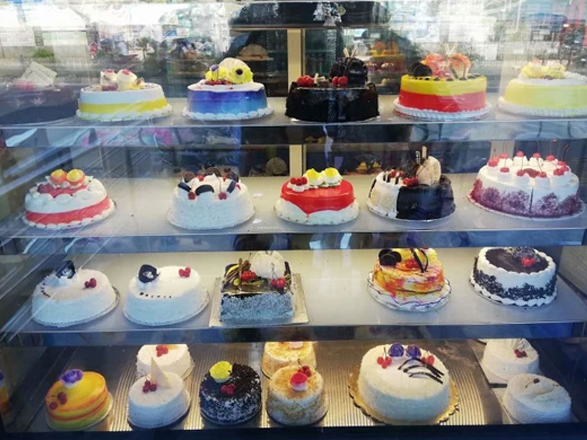 Food and Safety : బడా హోటల్స్, బేకరీలపై ఆకస్మిక దాడులు