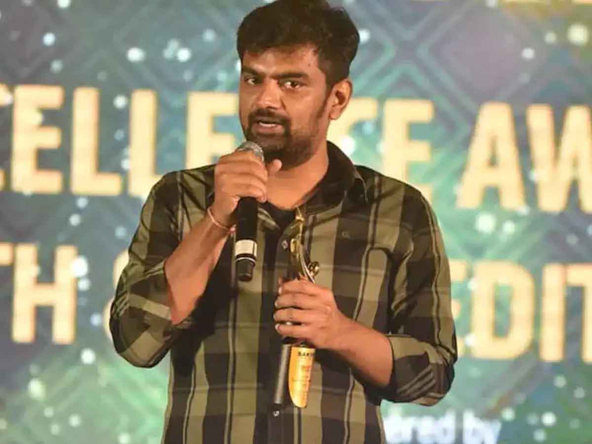 Gowtam Tinnanuri : తెలుగు దర్శకుడికి బీటౌన్ ఫిదా… స్టాండింగ్ ఒవేషన్