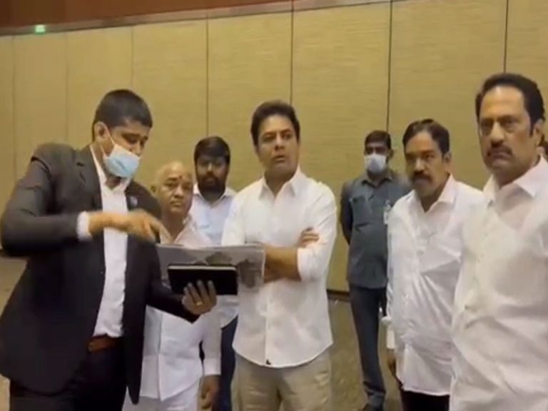 KTR: టీఆర్ఎస్‌ ఆవిర్భావ వేడుకలు.. ఆహ్వానం ఉంటేనే రండి..