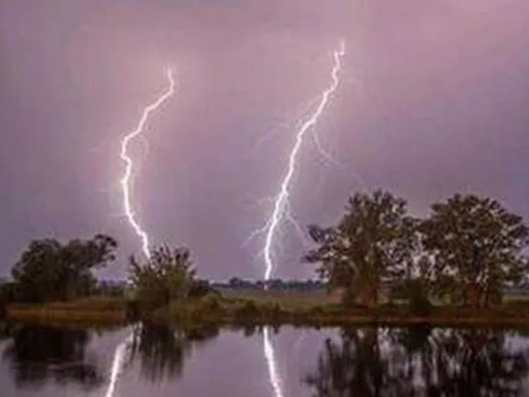 Lightning Strike: ఉరుములు, మెరుపులతో వర్షం.. పిడుగుపాటుకు నలుగురు బలి
