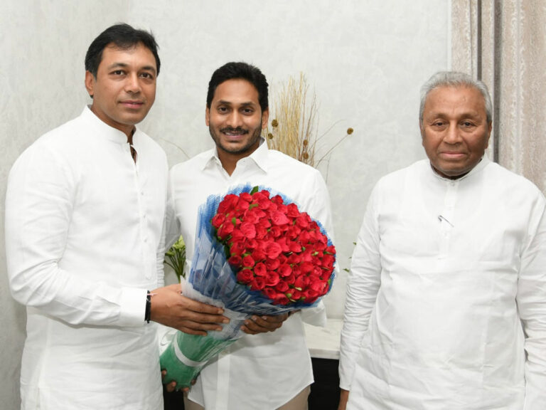 Vikram Reddy: అన్న వారసుడిగా రాజకీయాల్లోకి వస్తున్నా..