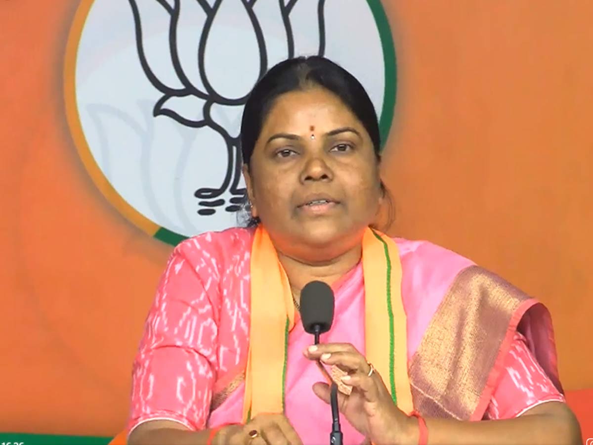 Palvai Rajani Kumari : టీఆర్‌ఎస్‌ నేతలు లైసెన్స్డ్ గుండాలుగా వ్యవహరిస్తున్నారు