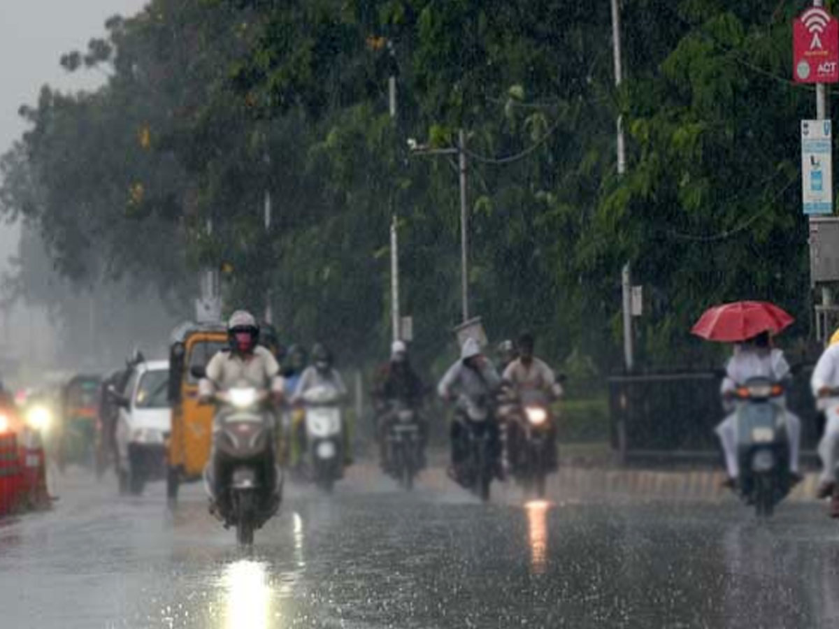 Weather Update: మరో రెండు రోజులు తెలుగు రాష్ట్రాల్లో భారీ వర్షాలు..