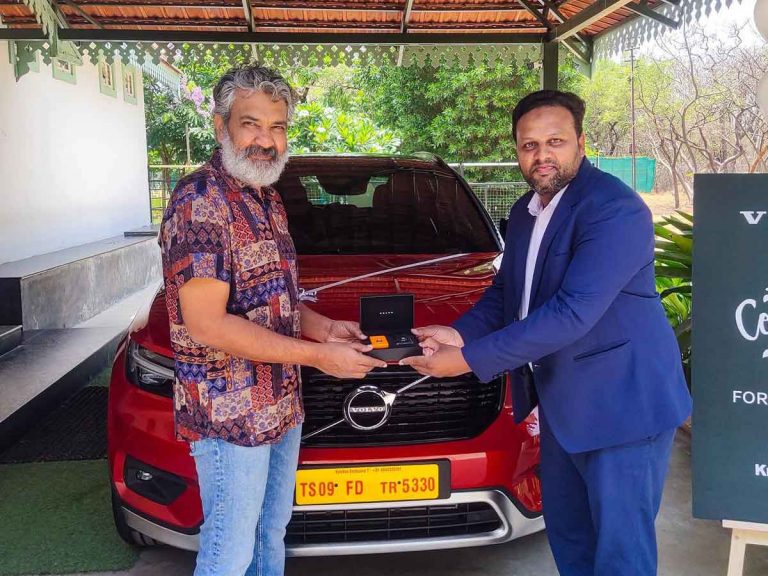 Rajamouli : జక్కన్న గ్యారేజ్ లోకి కాస్ట్లీ కారు… పిక్ వైరల్