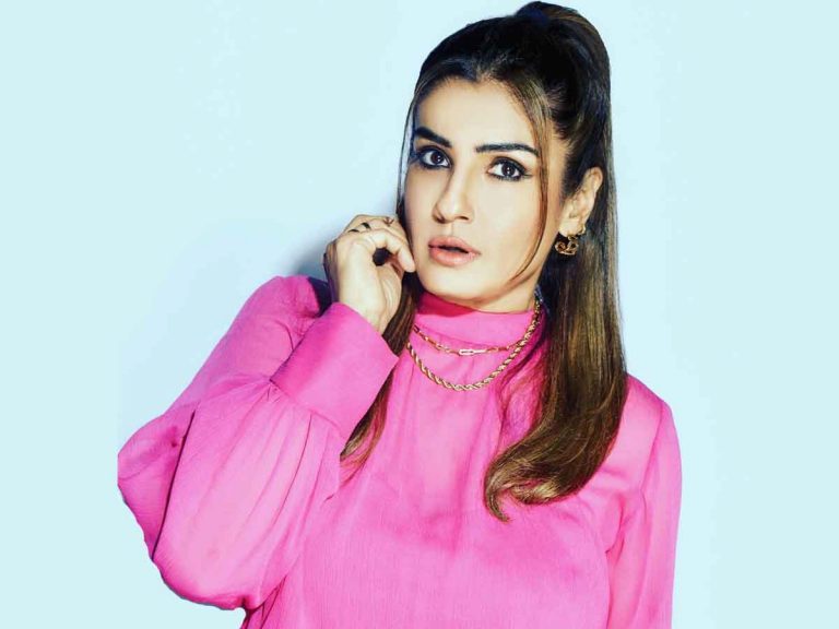 Raveena Tandon : వాంతులు చేసుకుంటే క్లీనింగ్… హీరోయిన్ ఎలా అయ్యిందంటే?