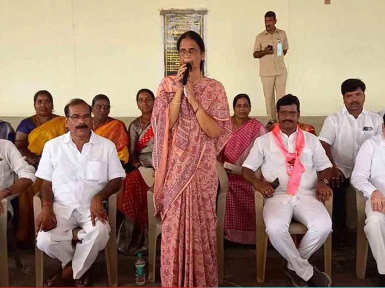 Sabitha Indra Reddy : బీజేపీ పార్టీకి తెలంగాణ ప్రజలు తగిన బుద్ధి చెప్పాలి