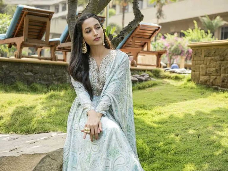 Srinidhi Shetty : సాంప్రదాయ లుక్ లో ‘కేజీఎఫ్’ బ్యూటీ… పిక్స్ వైరల్