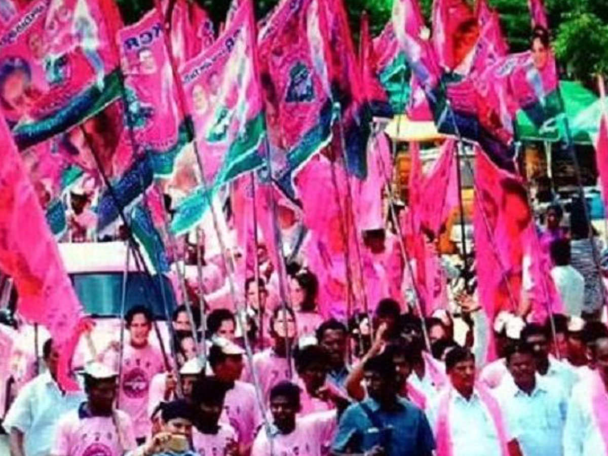 Troubles to TRS: అధికార పార్టీకి తలనొప్పులు..! ఇబ్బందిగా ఆ మూడు ఘటనలు..!