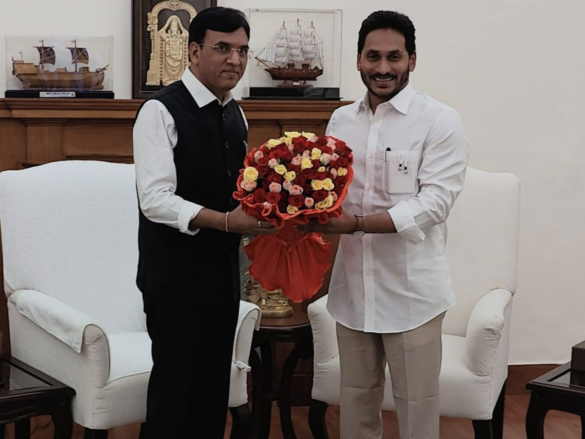 YS Jagan: మరో 12 మెడికల్‌ కాలేజీలకు అనుమతి ఇవ్వండి..