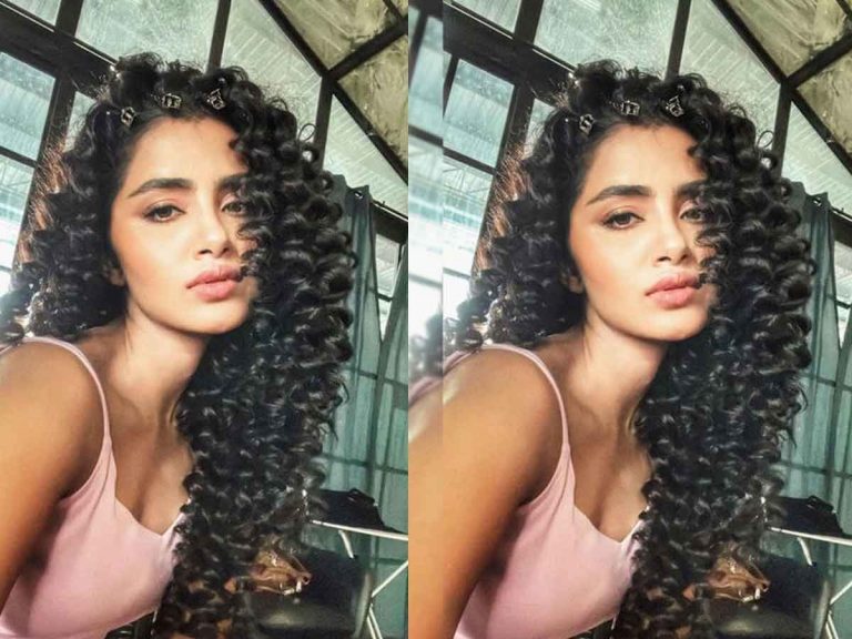 Anupama Parameswaran: కర్లీ హెయిర్ తో కాక రేపుతున్న బ్యూటీ