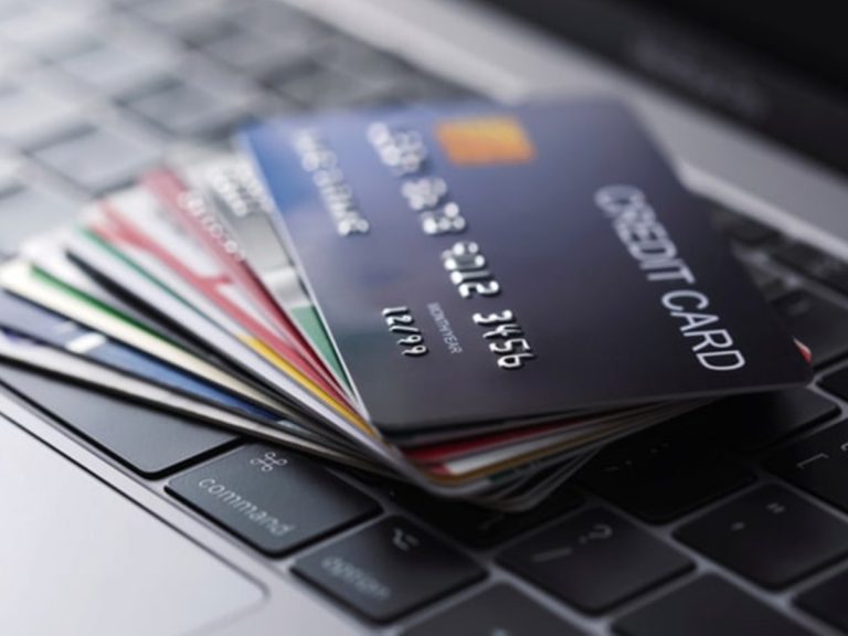 RBI: క్రెడిట్ కార్డుల జారీపై కీలక ఆదేశాలు.. అలా చేస్తే జరిమానా తప్పదని హెచ్చరిక