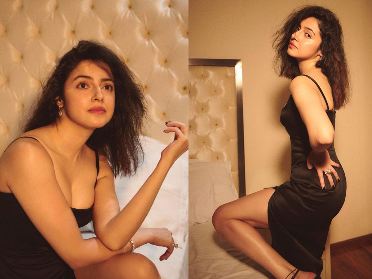 Divya Khosla Kumar: బ్లాక్ డ్రెస్ లో బాలీవుడ్ బ్యూటీ ఘాటు అందాలు..