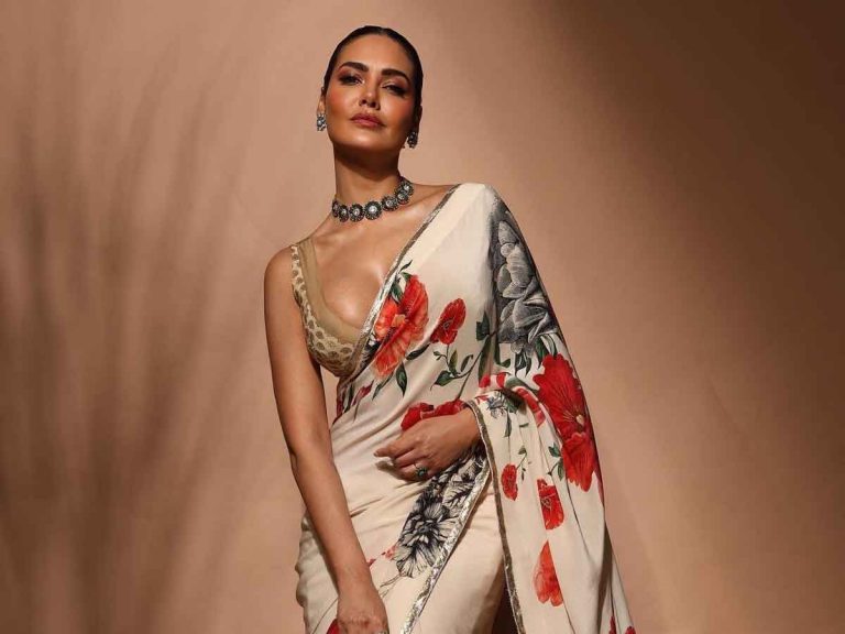 Esha Gupta: చీరలోనూ హాట్ నెస్ తగ్గించడం లేదుగా..