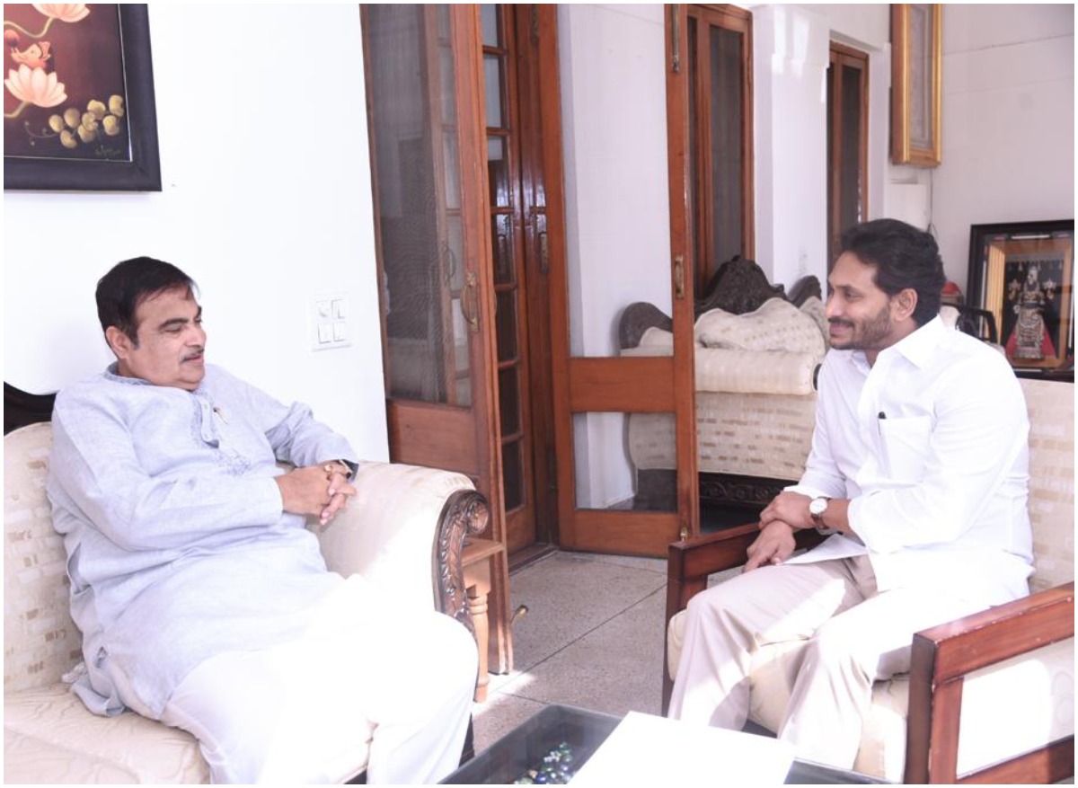 CM Jagan:జాతీయ రహదారుల ఏర్పాటుపై గడ్కరీతో చర్చ