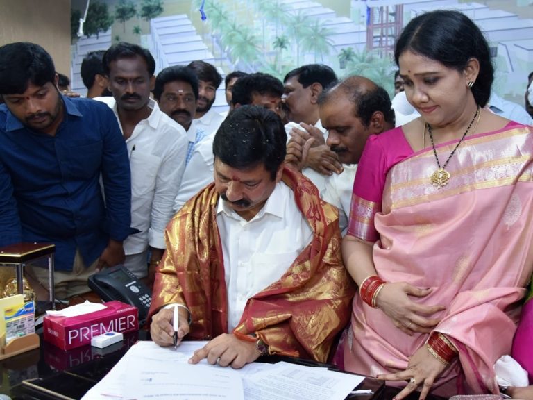 Jogi Ramesh: మంత్రిగా తొలి సంతకం ఏ ఫైలుపై పెట్టారంటే..?