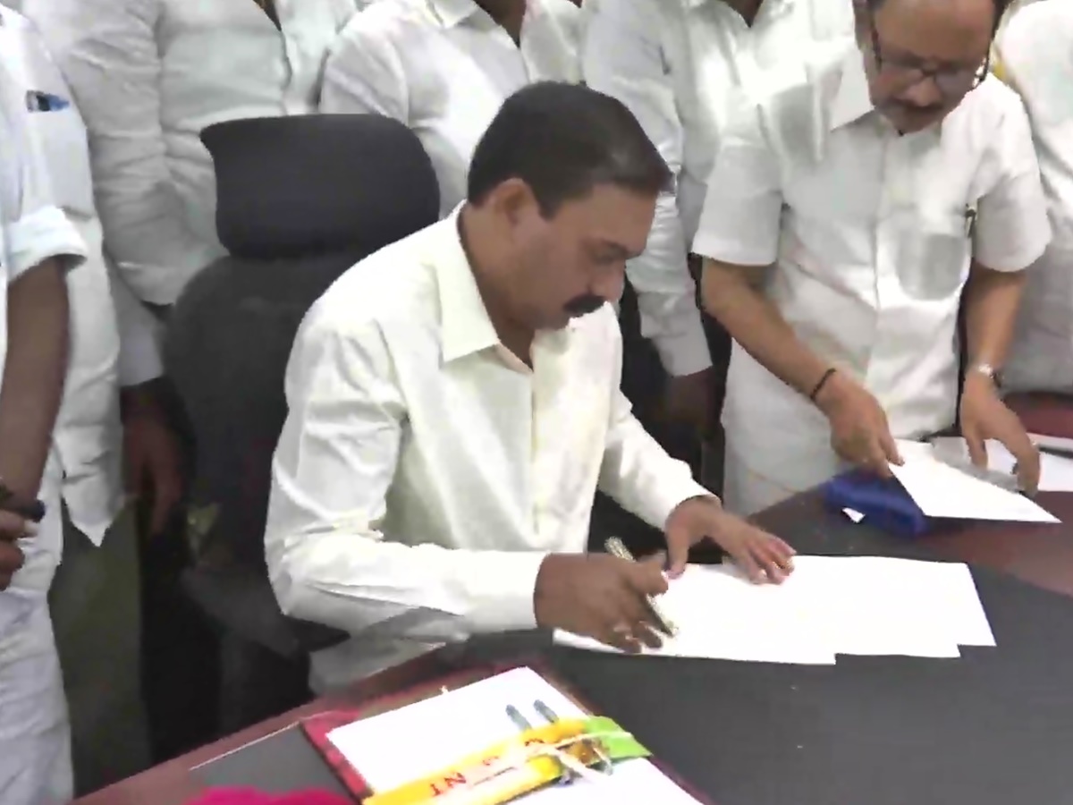 Kakani Govardhan Reddy: మంత్రిగా తొలి సంతకం ఏ ఫైలుపై పెట్టారంటే..?