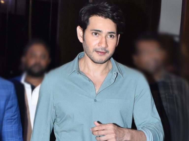 Mahesh Babu : సెమీ ఫార్మల్ లో ఛార్మింగ్ లుక్… సూపర్ స్టార్ పిక్స్ వైరల్