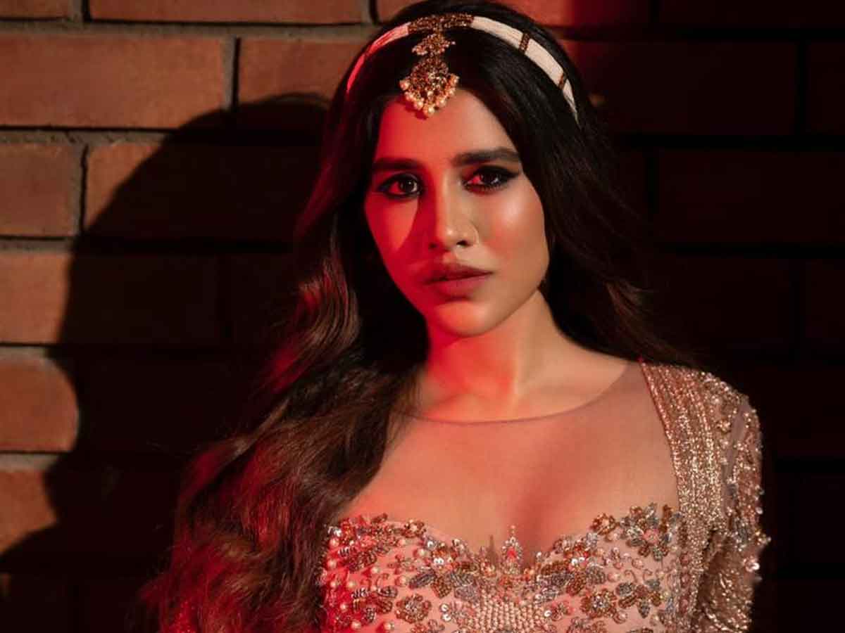 Nabha Natesh Pics : దేవకన్యలా మెరిసిపోతున్న ఇస్మార్ట్ బ్యూటీ