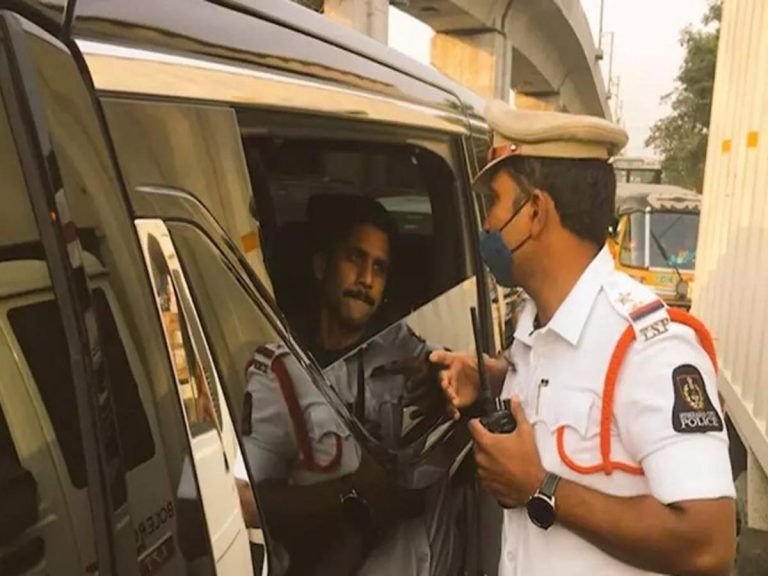 Naga Chaitanya: అక్కినేని వారసుడిని కూడా వదలని పోలీసులు..