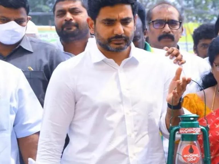 Nara Lokesh: ఏపీలో కరెంట్ కోతలపై లాంతర్లు పట్టుకుని నిరసన