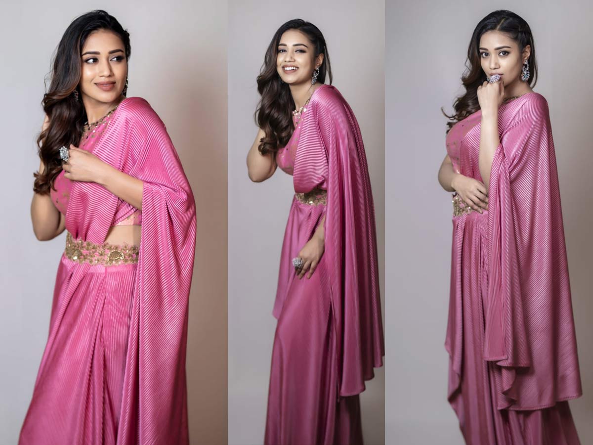 Nivetha Pethuraj: బ్లడీ  మేరీ కిల్లింగ్ లుక్స్ తో చంపేస్తుందే .