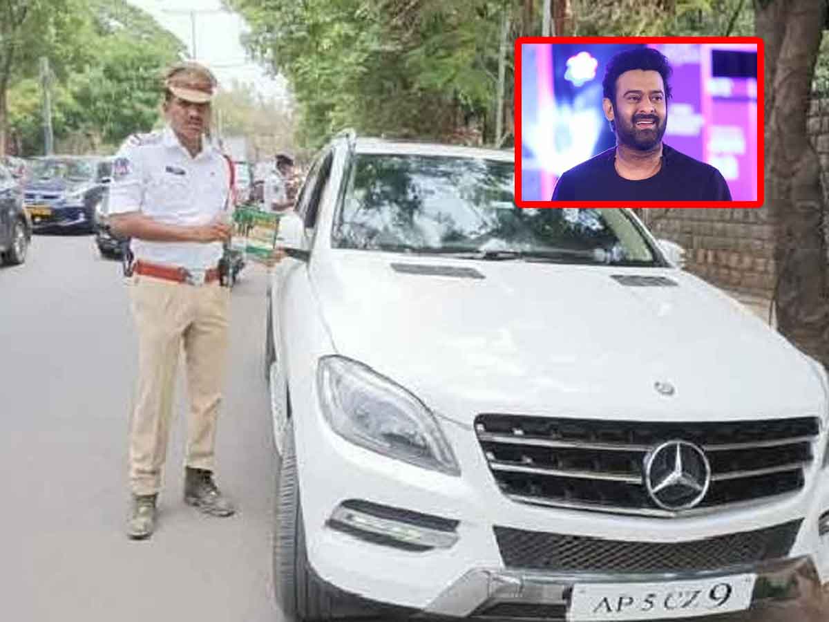 Prabhas: యంగ్ రెబల్ స్టార్ కు షాక్ ఇచ్చిన పోలీసులు.. నడిరోడ్డుపై కారు ఆపి