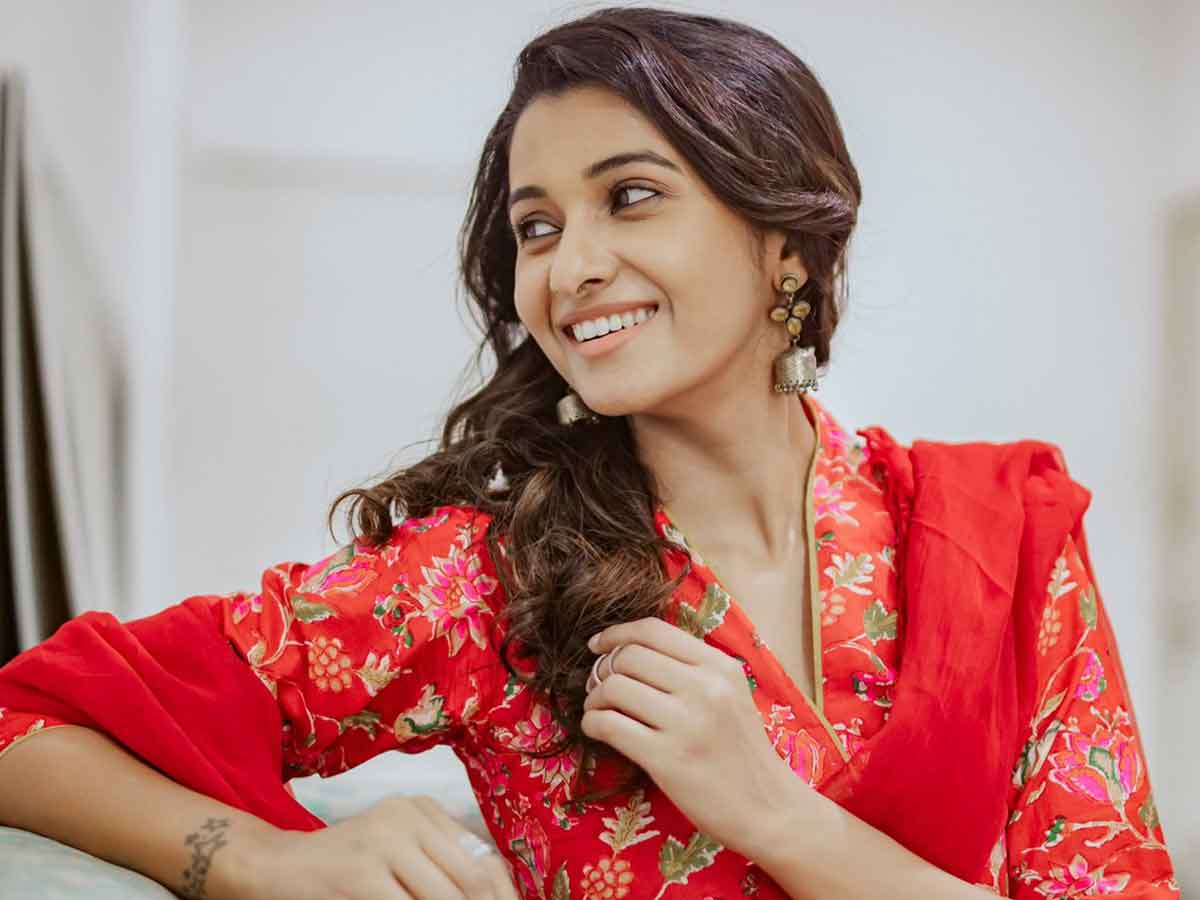 Priya Bhavani Shankar: సింపుల్ లుక్ లో కూడా చంపేస్తున్న కోలీవుడ్ భామ