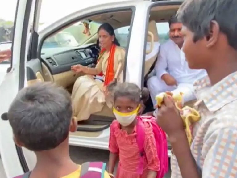 Sabitha Indra Reddy : మరోసారి సబితా ఇంద్రారెడ్డి దాతృత్వం