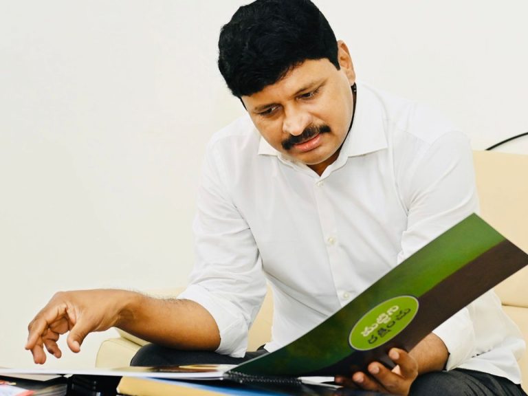 MP Santosh Kumar: మట్టిని కాపాడుకుందాం.. మొక్కను బతికించుకుందాం