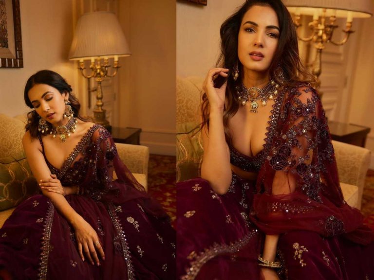 Sonal Chauhan: క్లివేజ్ షో తో చంపేస్తున్న బాలయ్య హీరోయిన్
