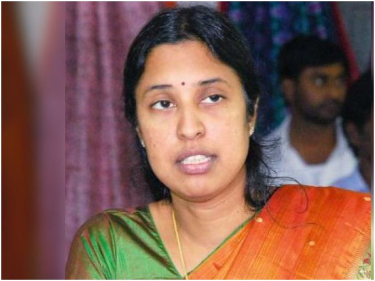 IAS Srilakshmi: ఏపీ హైకోర్టులో శ్రీలక్ష్మికి చుక్కెదురు