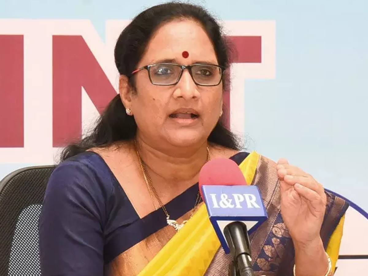 Vasireddy Padma: బోండా ఉమ చీడపురుగు.. ఆయనకు చెప్పుదెబ్బలు గ్యారంటీ