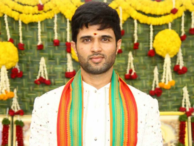 VD 11 : నాని రిజెక్ట్ చేసిందే విజయ్ చేస్తున్నాడా..?