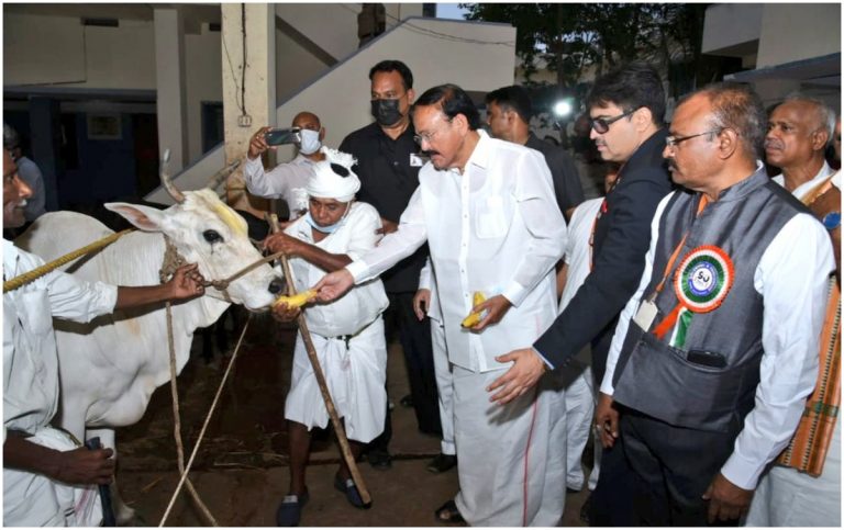 Venkaiah Naidu: సమాజానికి సేవ చేస్తేనే సార్థకత