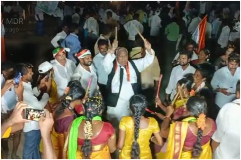 VH Kolatam: భట్టి పాదయాత్రలో వీహెచ్ ..కోలాటంతో ఆటపాట