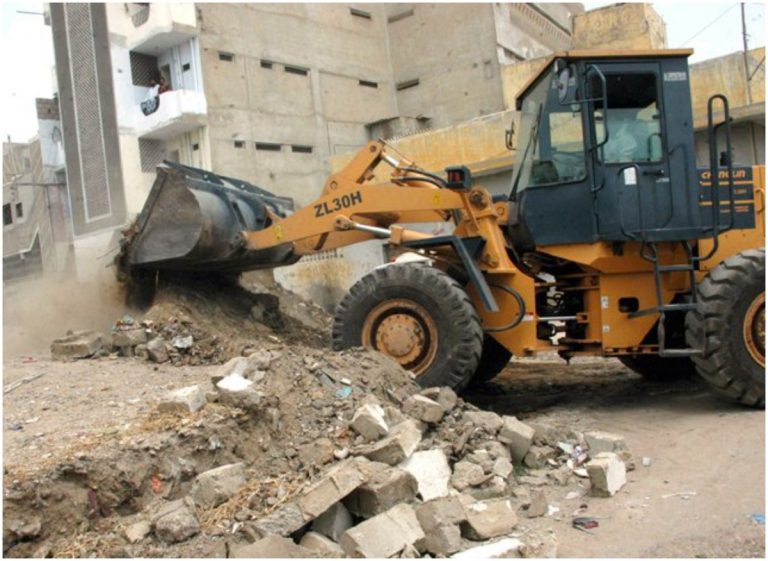 Vizag Land Issue: వివాదాస్పద భూముల్లో అక్రమనిర్మాణాల తొలగింపు