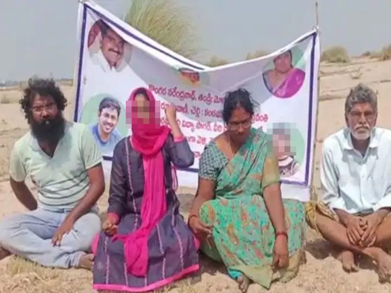 Woman Protest: కృష్ణా నదిలో మహిళ దీక్ష.. ఎందుకో తెలిస్తే షాక్ అవ్వాల్సిందే..!!