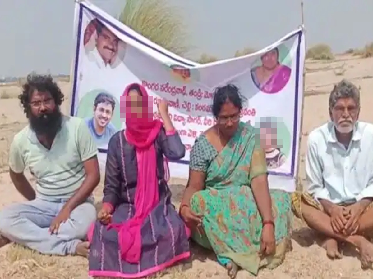 Woman Protest: కృష్ణా నదిలో మహిళ దీక్ష.. ఎందుకో తెలిస్తే షాక్ అవ్వాల్సిందే..!!