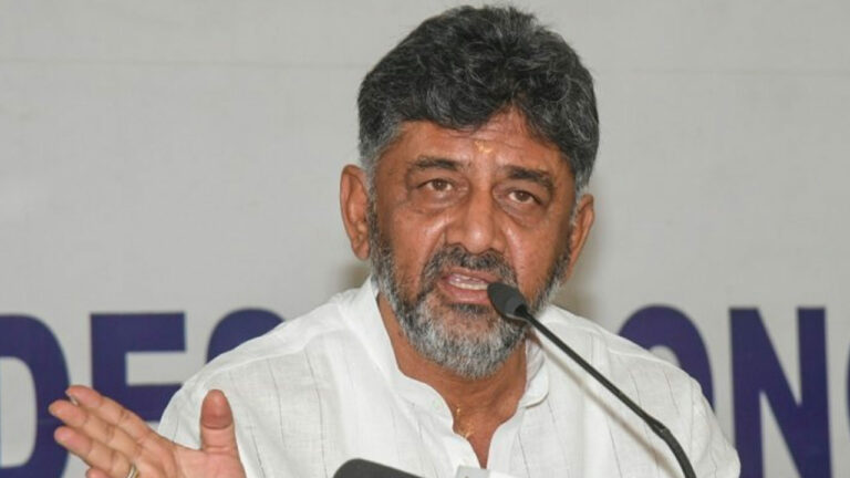 DK Shiva Kumar : కేపీసీసీ చీఫ్‌ డీకే శివకుమార్‌పై ఈడీ చార్టిషీట్‌