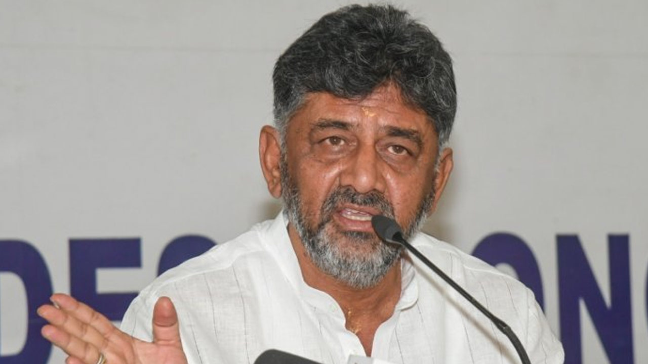 DK Shiva Kumar : కేపీసీసీ చీఫ్‌ డీకే శివకుమార్‌పై ఈడీ చార్టిషీట్‌