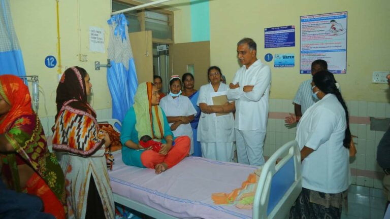 Harish Rao : ఆసుపత్రిలో హరీష్‌ రావు సడన్‌ ఎంట్రీ.. ఆ డాక్టర్‌ సస్పెండ్‌..