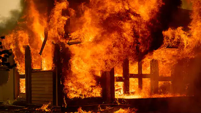 House Fire: రెండో పెళ్లి చేసుకున్న భర్త.. మొదటి భార్య చేసిన పనికి నలుగురు బలి..