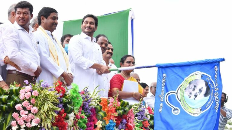 YSR Sanchara Pashu Arogya Seva: అంబులెన్స్ సేవలు ప్రారంభించిన జగన్