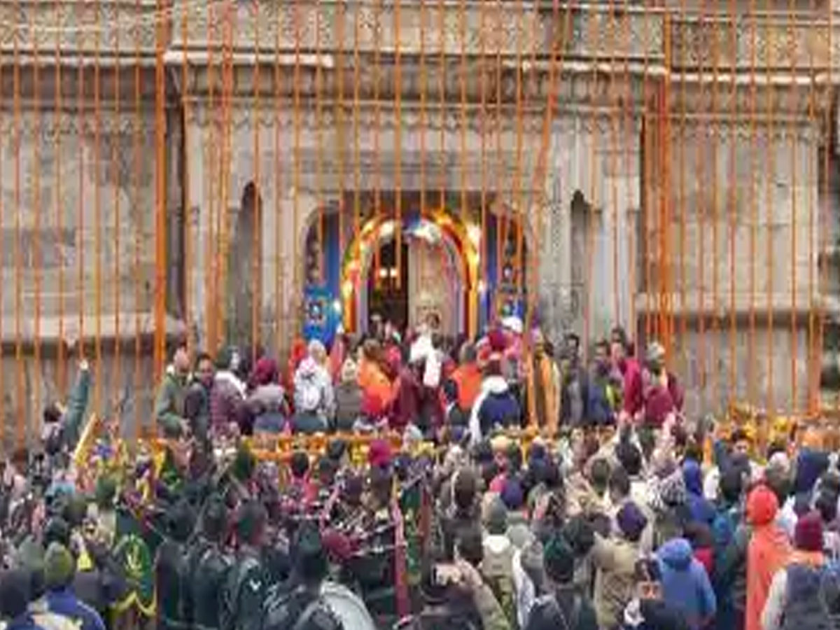 Kedarnath: తెరచుకున్న కేదార్‌నాథ్.. భక్తుల పులకింత..