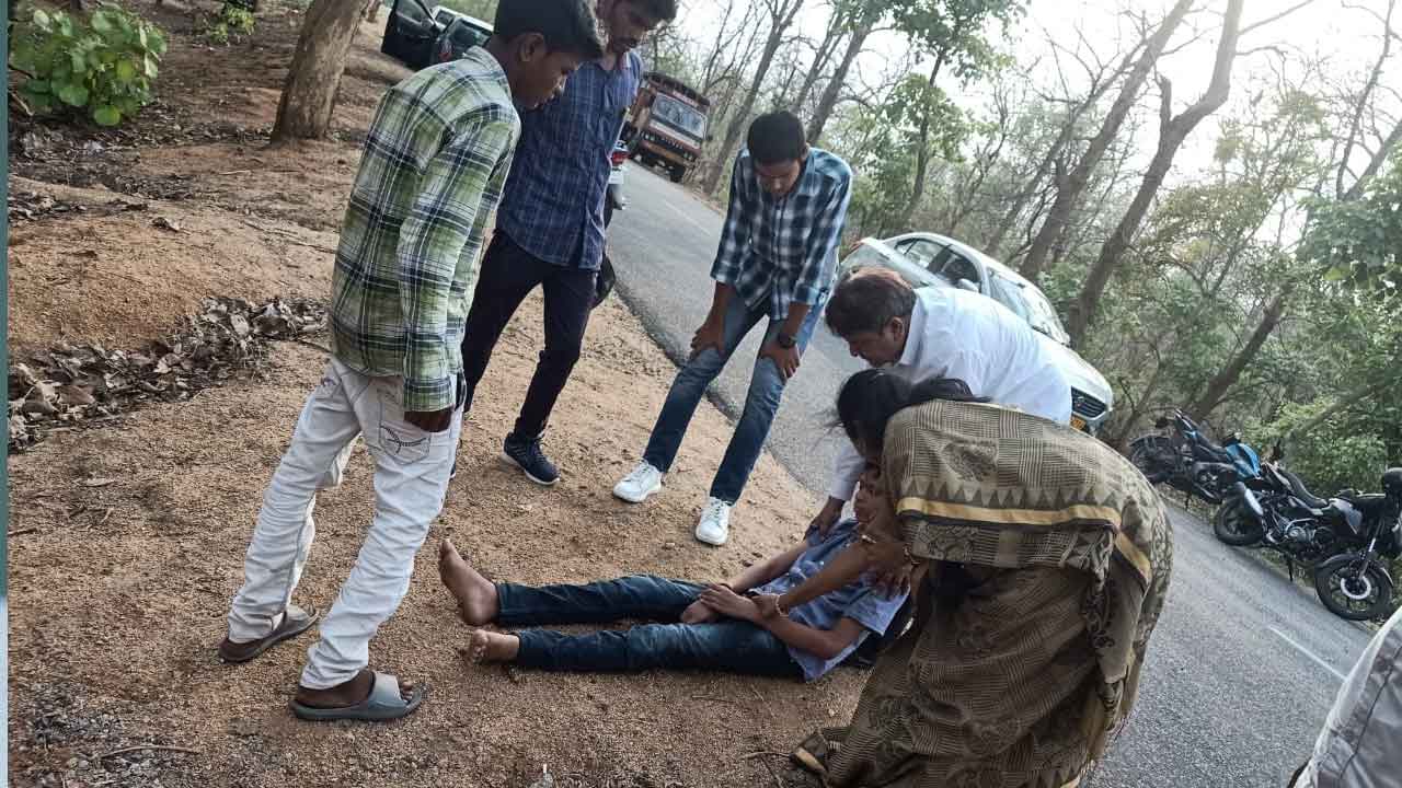 MLA Rekha Naik : దాతృత్వం చాటిన ఎమ్మెల్యే రేఖానాయక్‌..